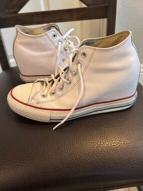 Converse White leather High-Top Sneakers with Red Stripe